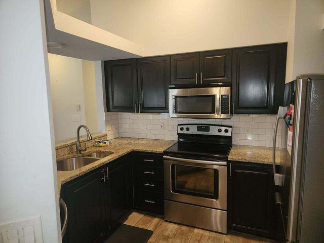 2100 Bonisle Circle, Riviera Beach, FL 33418