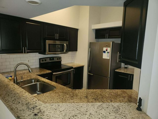 2100 Bonisle Circle, Riviera Beach, FL 33418