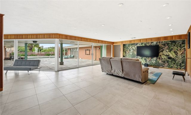 2011 Ocean Dr, Corpus Christi, TX 78404