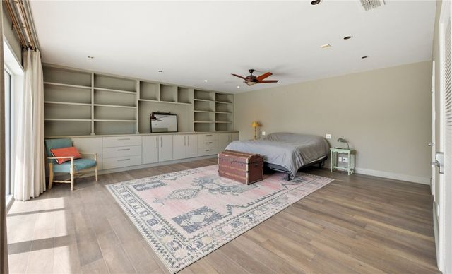 2011 Ocean Dr, Corpus Christi, TX 78404