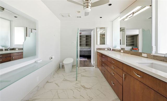 2011 Ocean Dr, Corpus Christi, TX 78404