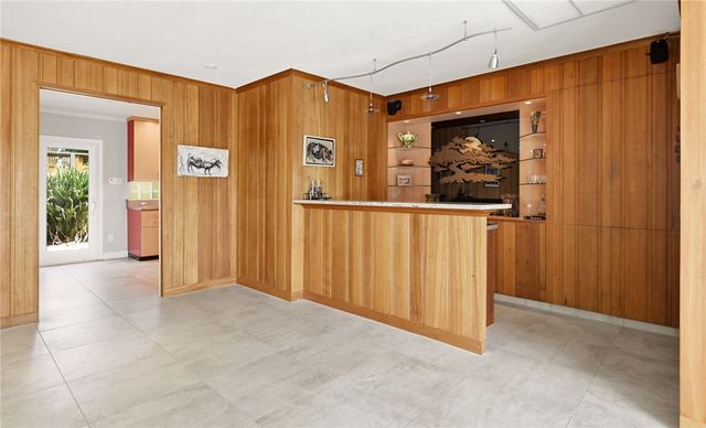 2011 Ocean Dr, Corpus Christi, TX 78404