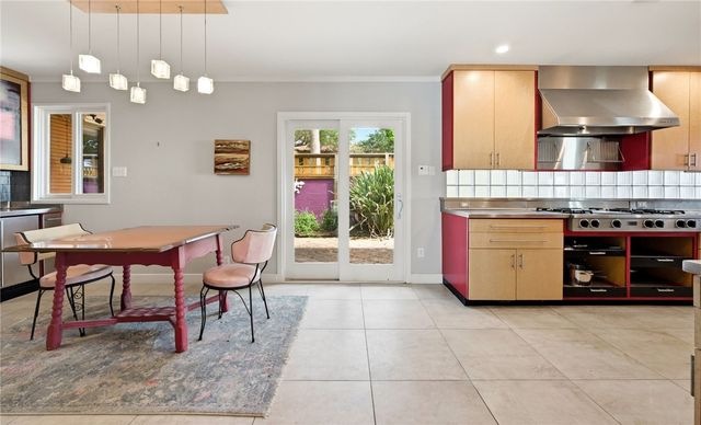 2011 Ocean Dr, Corpus Christi, TX 78404
