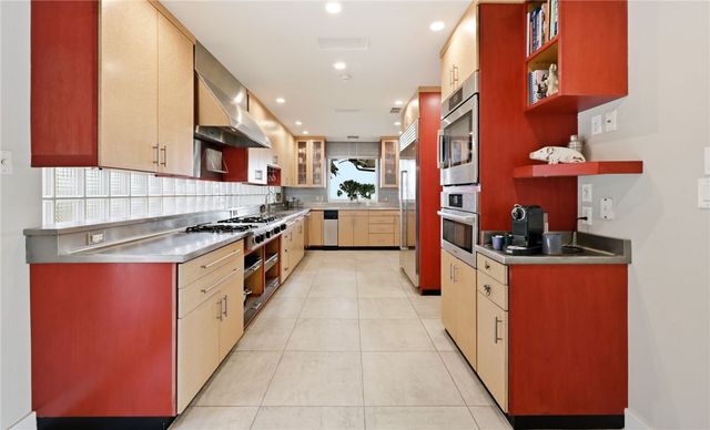 2011 Ocean Dr, Corpus Christi, TX 78404