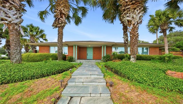 2011 Ocean Dr, Corpus Christi, TX 78404