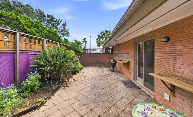 2011 Ocean Dr, Corpus Christi, TX 78404