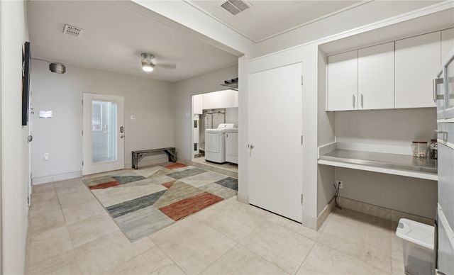 2011 Ocean Dr, Corpus Christi, TX 78404