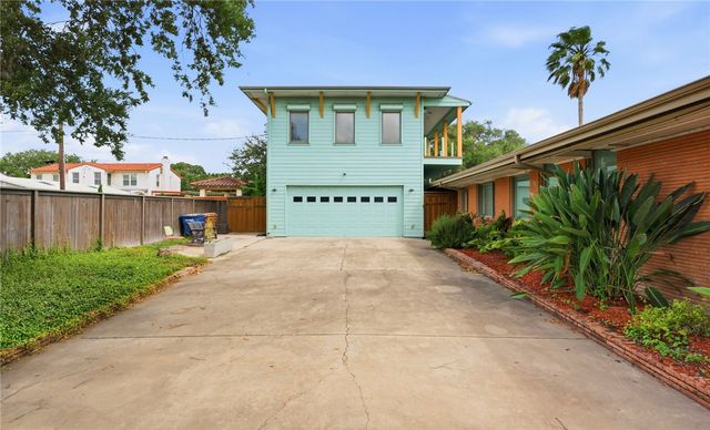 2011 Ocean Dr, Corpus Christi, TX 78404