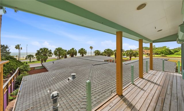 2011 Ocean Dr, Corpus Christi, TX 78404