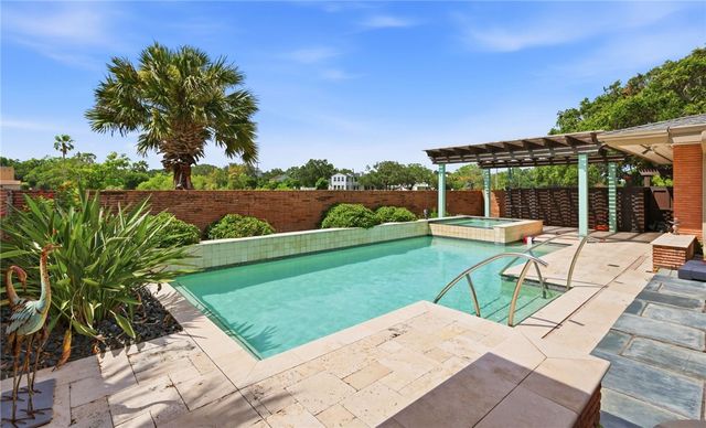 2011 Ocean Dr, Corpus Christi, TX 78404