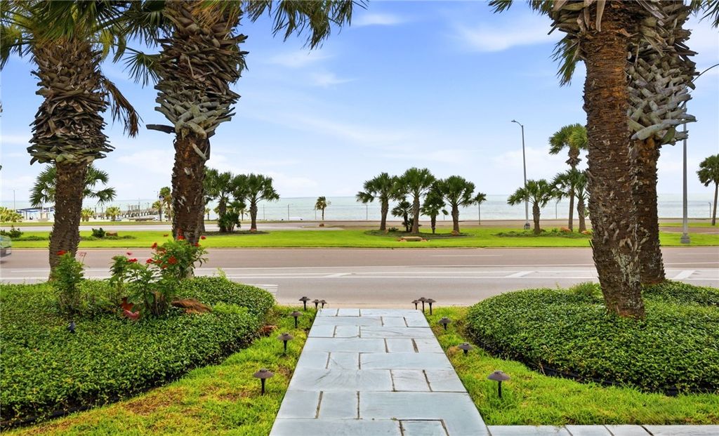 2011 Ocean Dr, Corpus Christi, TX 78404 — photo 2