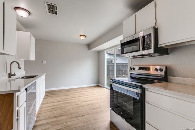 9710 Hidden Cross, San Antonio, TX 78250