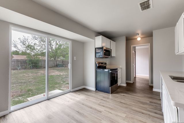 9710 Hidden Cross, San Antonio, TX 78250