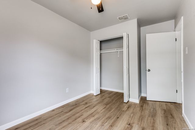 9710 Hidden Cross, San Antonio, TX 78250