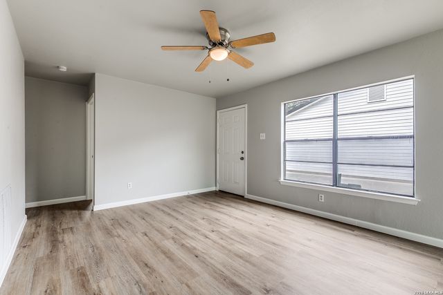 9710 Hidden Cross, San Antonio, TX 78250