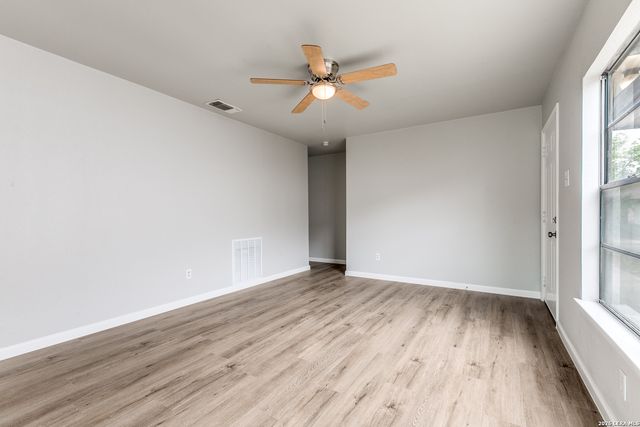 9710 Hidden Cross, San Antonio, TX 78250