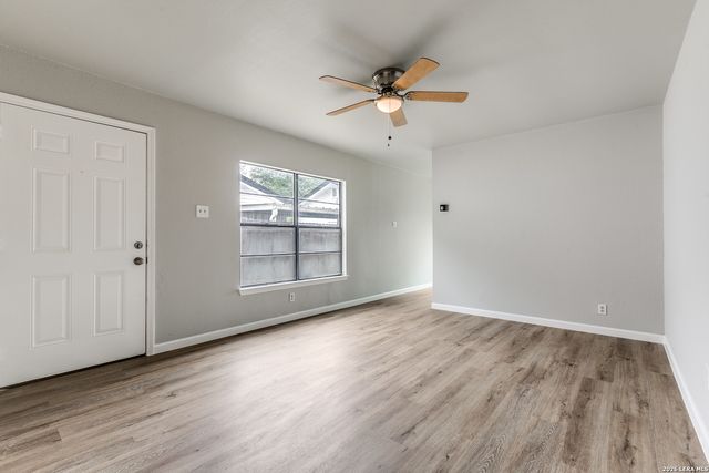 9710 Hidden Cross, San Antonio, TX 78250