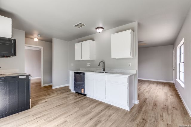 9710 Hidden Cross, San Antonio, TX 78250