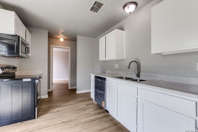 9710 Hidden Cross, San Antonio, TX 78250