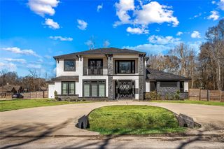 13 Road 660, Dayton, TX 77535