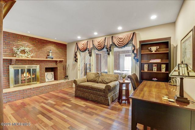 21 Applegate Road, Freehold, NJ 07728