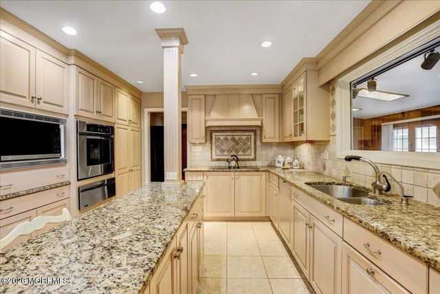 21 Applegate Road, Freehold, NJ 07728