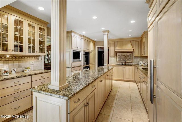 21 Applegate Road, Freehold, NJ 07728