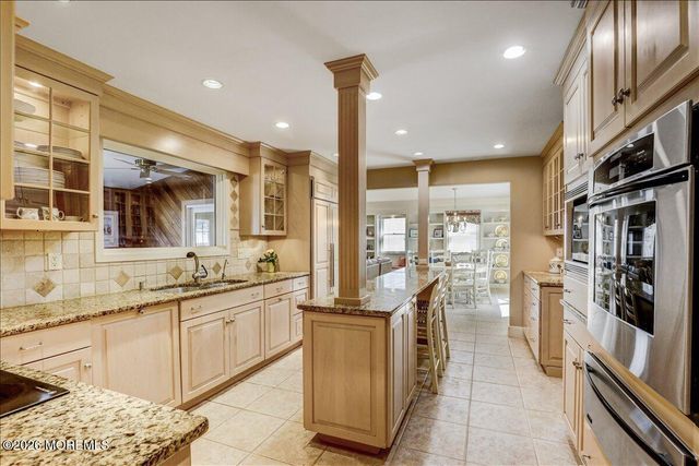 21 Applegate Road, Freehold, NJ 07728