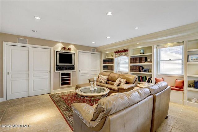 21 Applegate Road, Freehold, NJ 07728