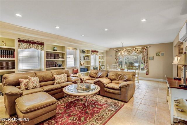 21 Applegate Road, Freehold, NJ 07728