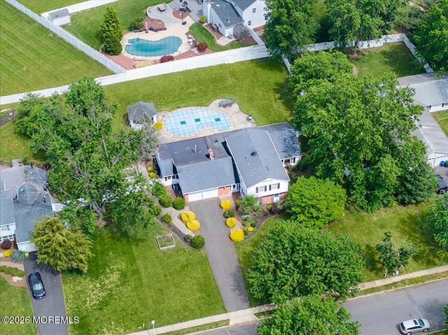 21 Applegate Road, Freehold, NJ 07728