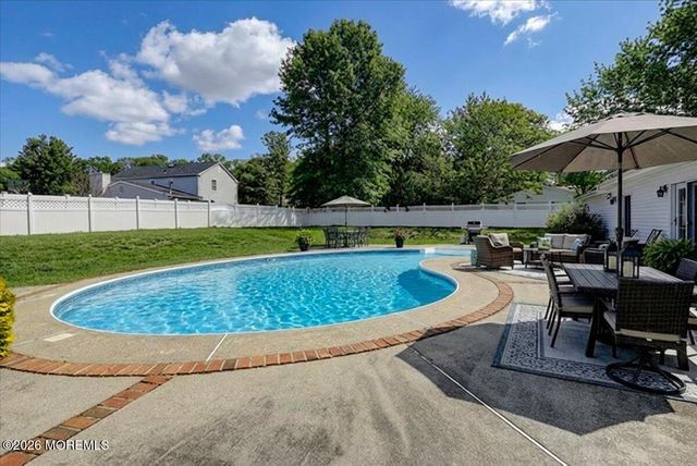 21 Applegate Road, Freehold, NJ 07728
