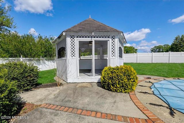 21 Applegate Road, Freehold, NJ 07728