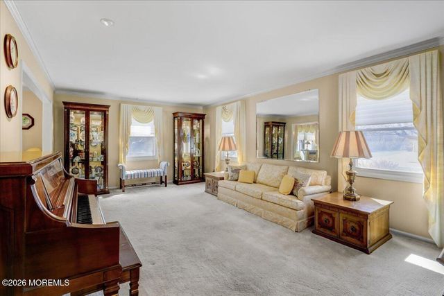 21 Applegate Road, Freehold, NJ 07728