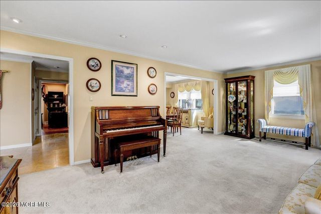21 Applegate Road, Freehold, NJ 07728
