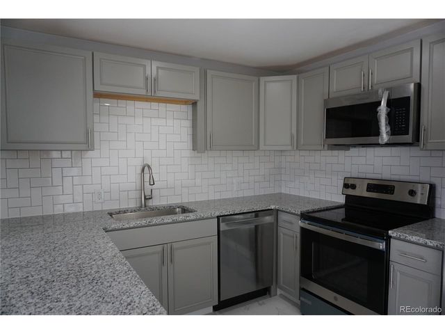 1657 Kingston St, Aurora, CO 80010