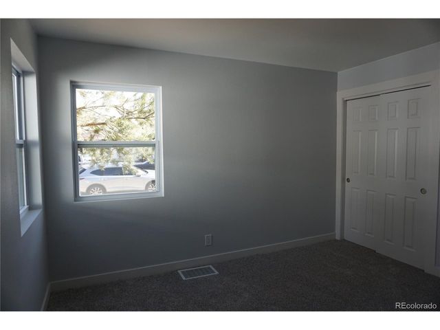 1657 Kingston St, Aurora, CO 80010