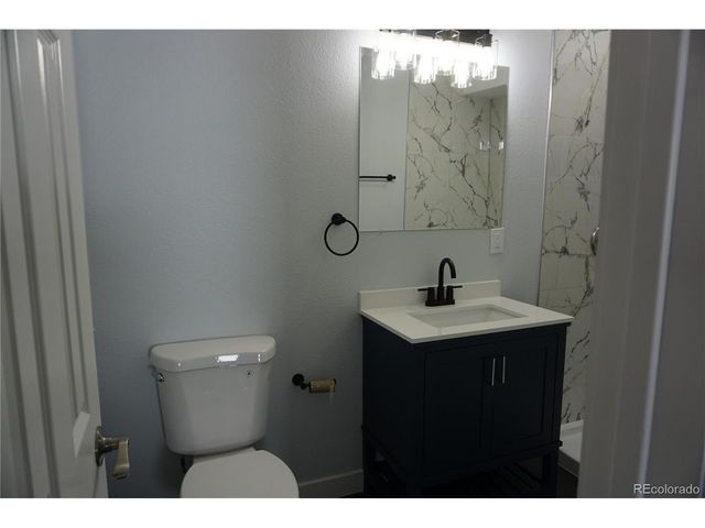 1657 Kingston St, Aurora, CO 80010