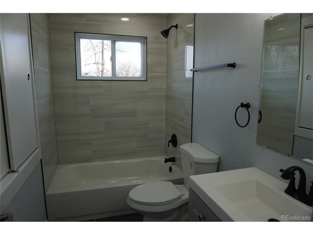 1657 Kingston St, Aurora, CO 80010