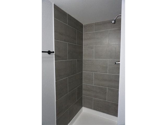 1657 Kingston St, Aurora, CO 80010