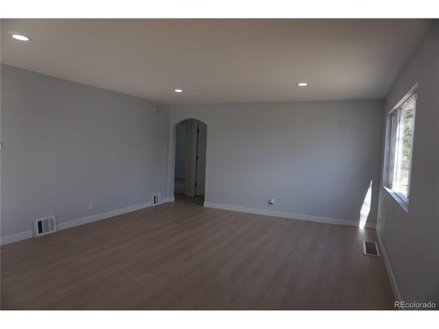 1657 Kingston St, Aurora, CO 80010