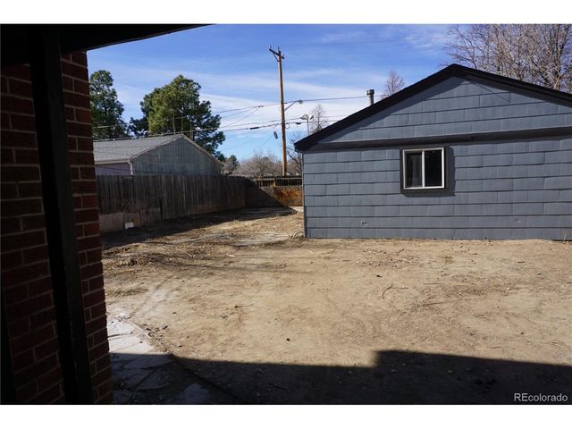 1657 Kingston St, Aurora, CO 80010