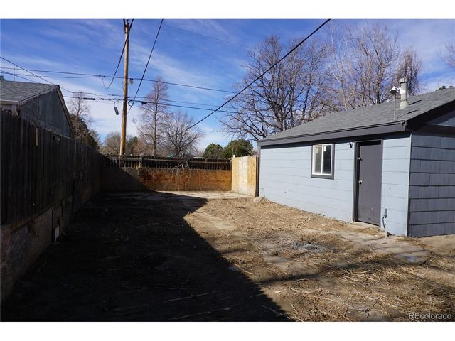 1657 Kingston St, Aurora, CO 80010