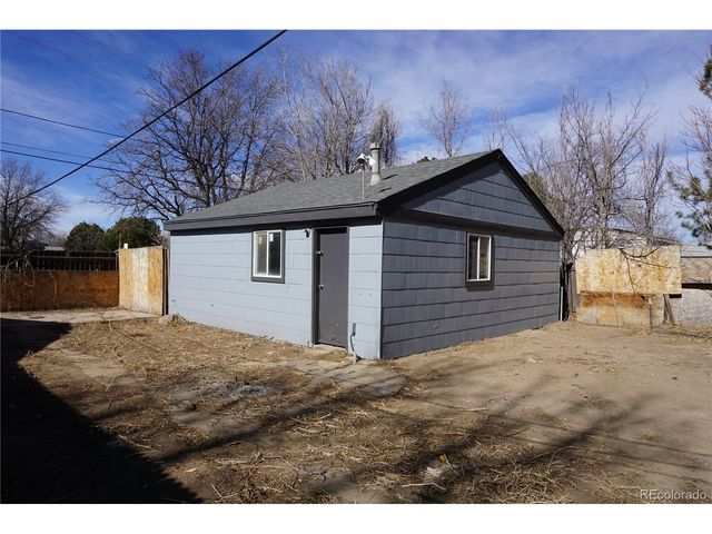 1657 Kingston St, Aurora, CO 80010