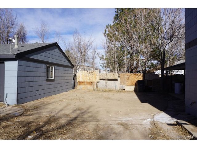 1657 Kingston St, Aurora, CO 80010