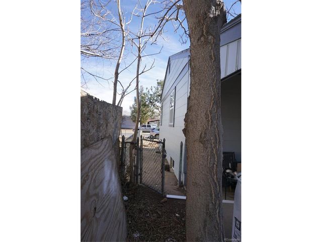 1657 Kingston St, Aurora, CO 80010