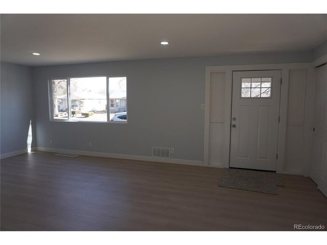 1657 Kingston St, Aurora, CO 80010