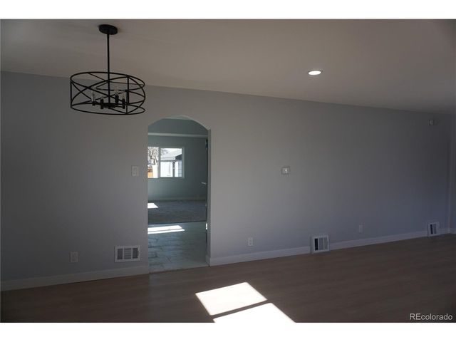 1657 Kingston St, Aurora, CO 80010