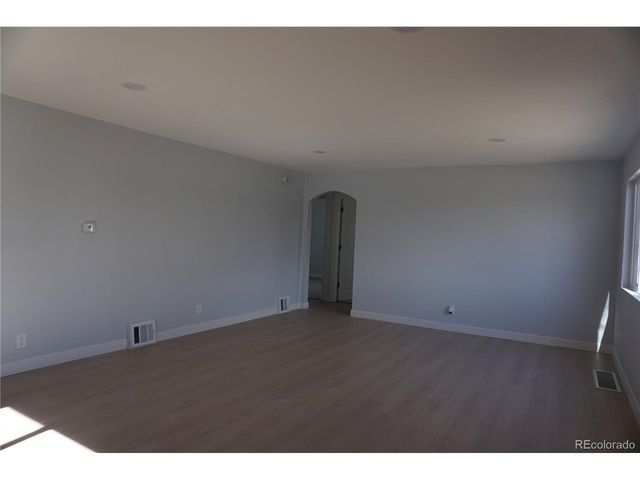 1657 Kingston St, Aurora, CO 80010