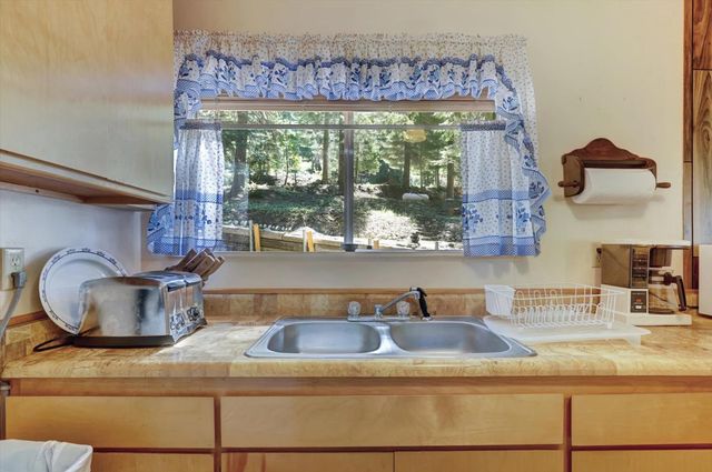 351 Silvertip Springs Dr, La Porte, CA 95981